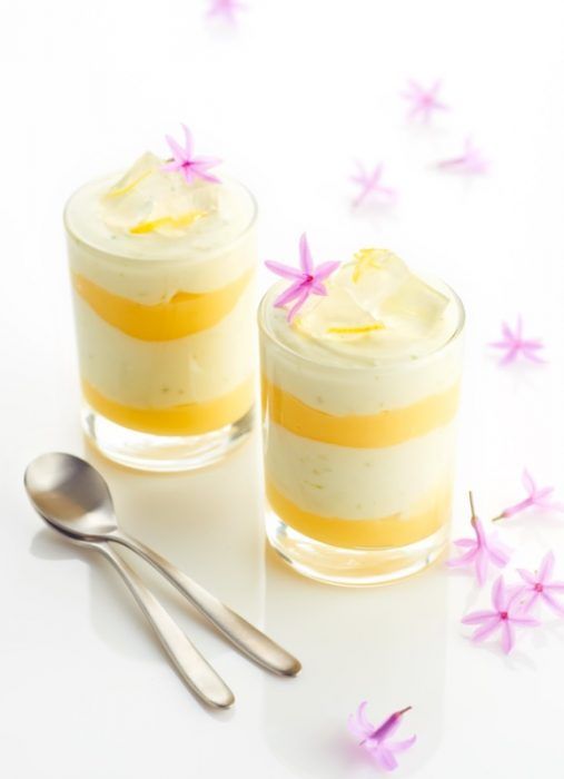 Vaso de crema, mousse y gintonic