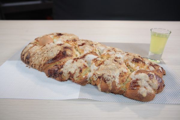 Mona de Pascua con glaseado de limoncello