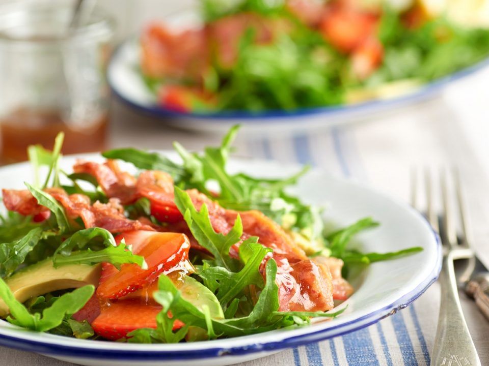 Ensalada de fresas y aguacate
