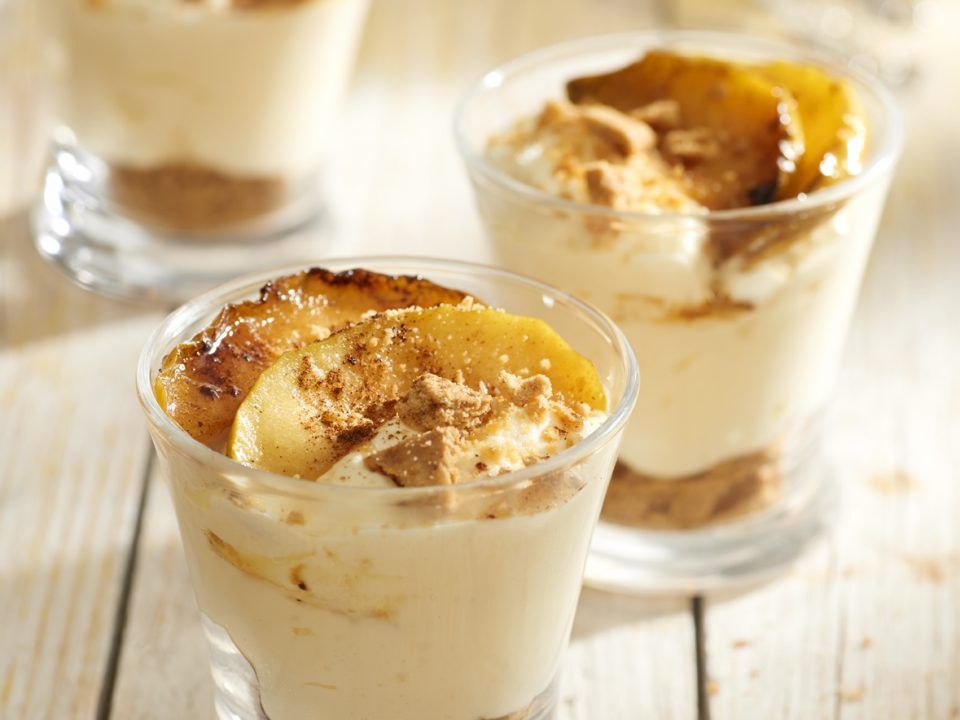 Vaso de cheesecake y manzana con Azucarera Life