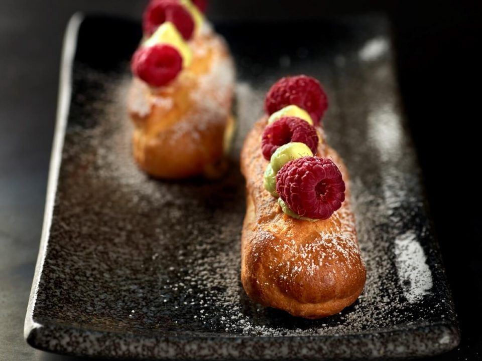 Éclairs de crema de queso fresco