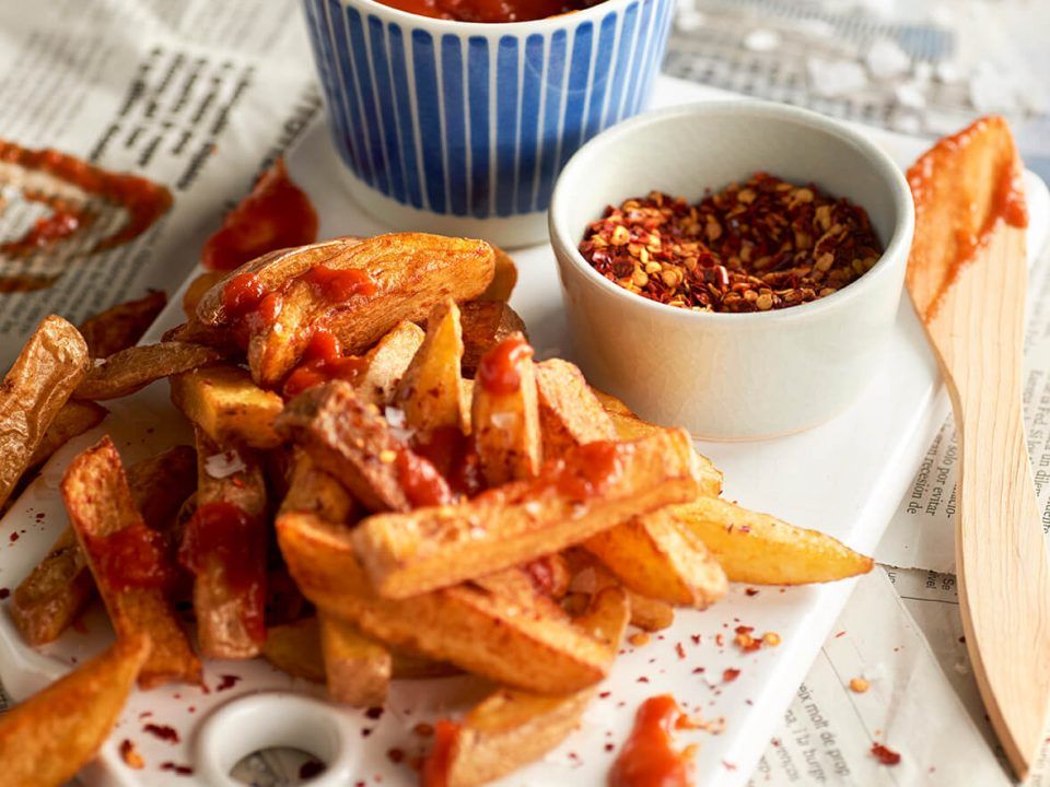 Patatas fritas con ketchup casero